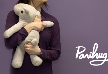 با Parihug از راه دور کودکتان را در آغوش بگیرید